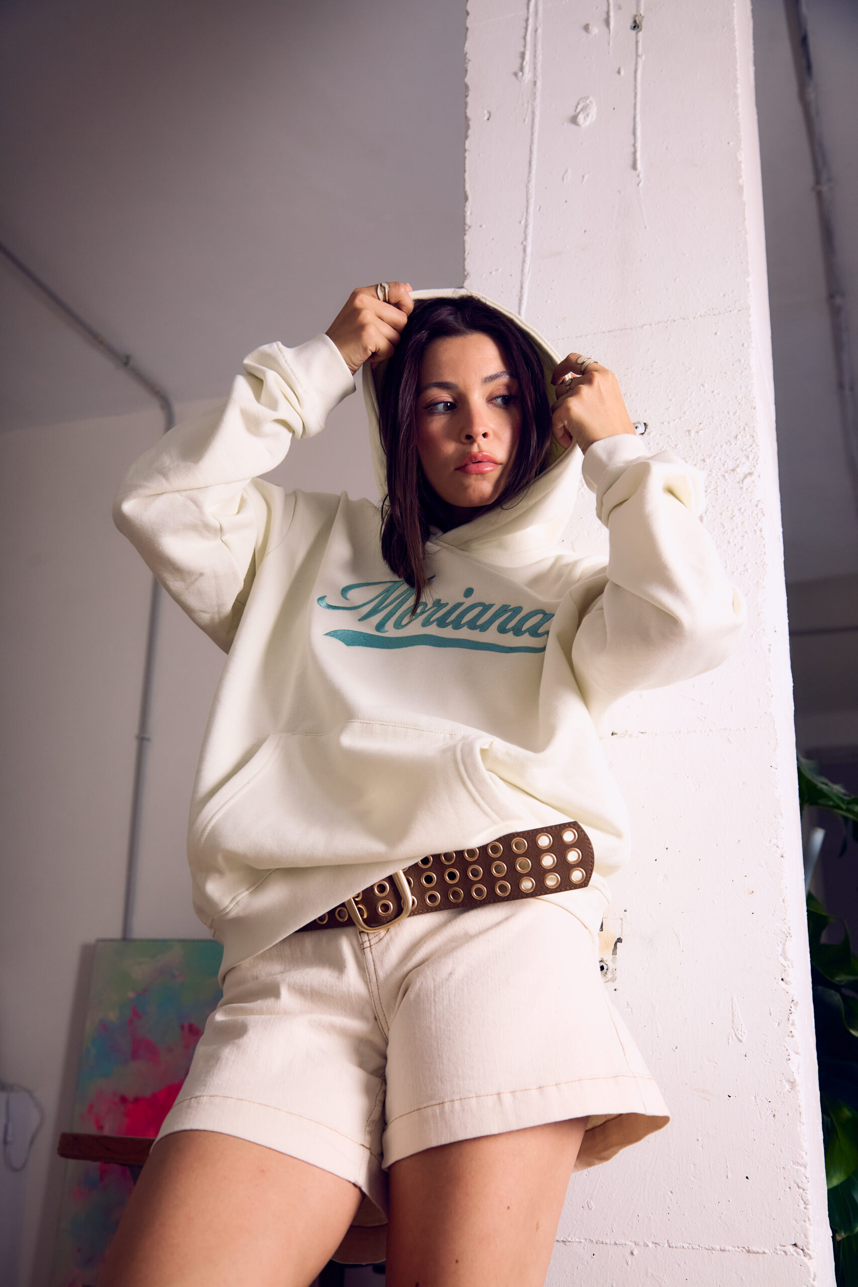 Moriana Logo Raw Oversized Hoodie - Imagen 4